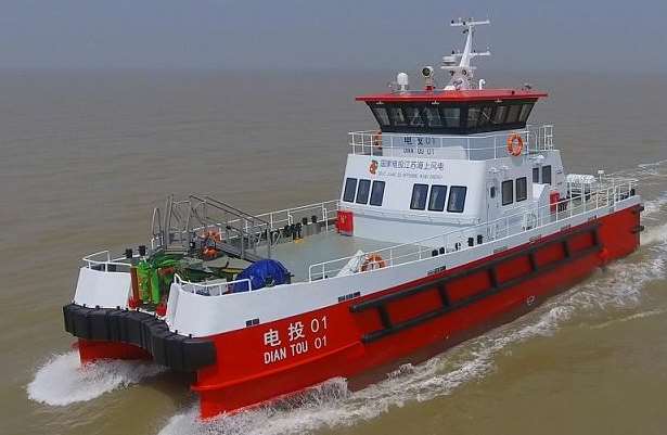 海北藏族自治州国内首艘自主建造500千伏海底电缆运维船在海口交付使用